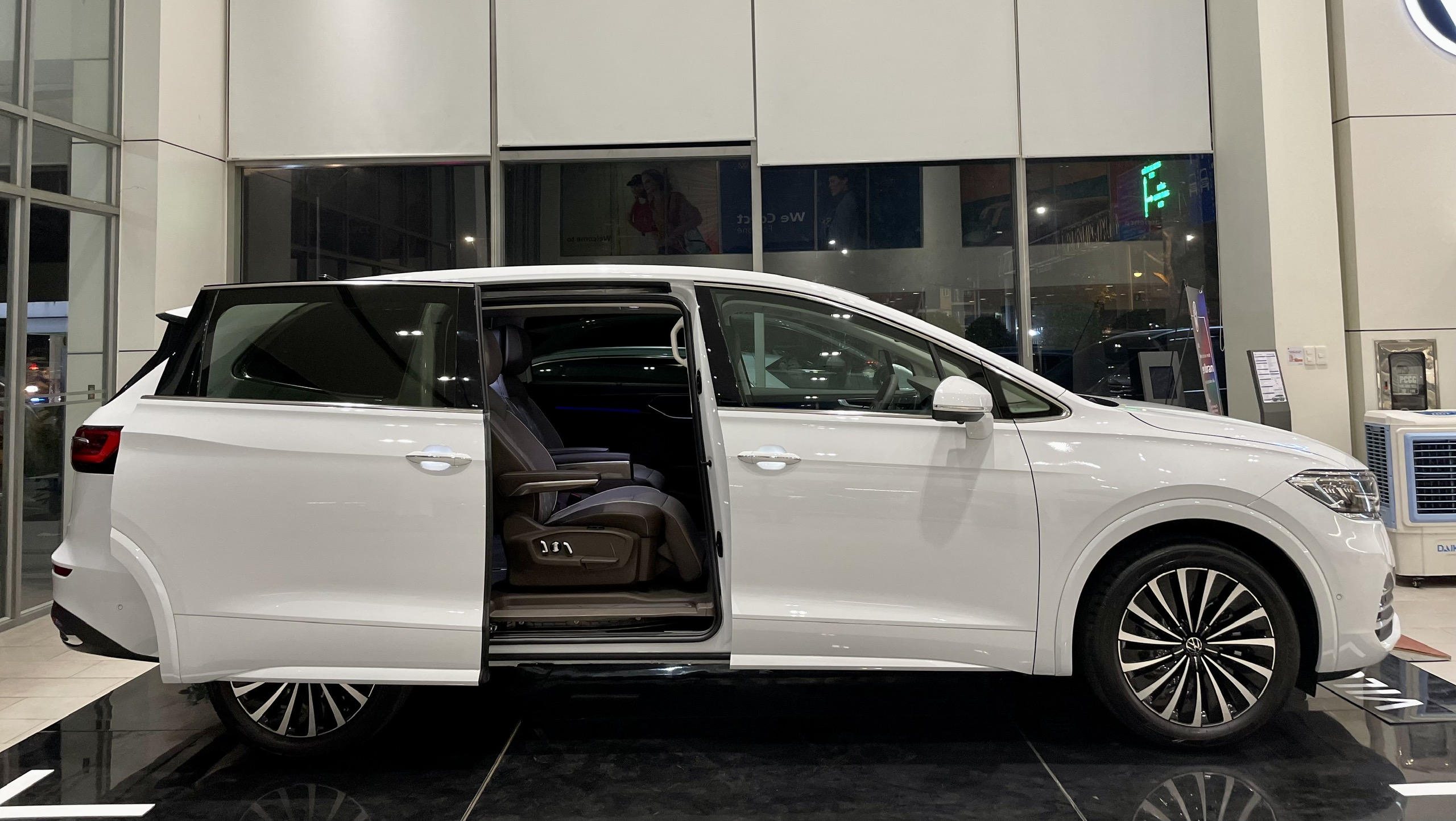 Kích thước tổng thể Volkswagen Viloran chiều dài hơn 5,3m