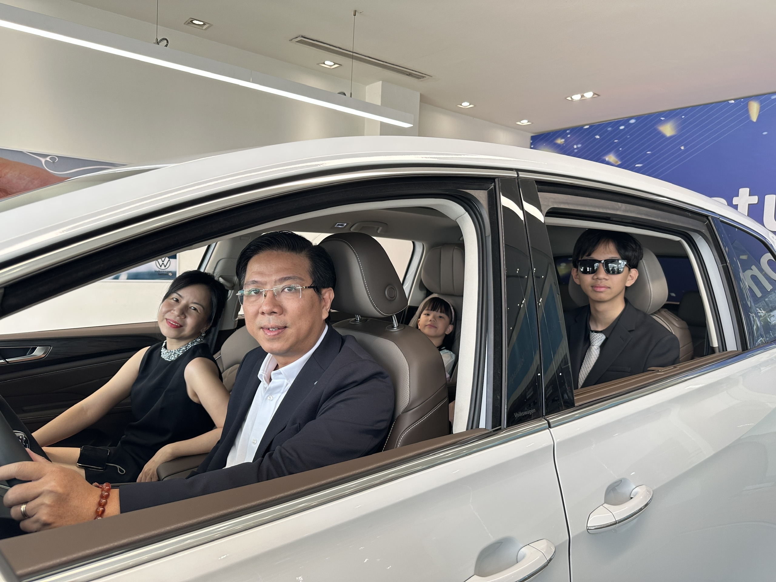 Xe Volkswagen Viloran sang trọng với không gian nội thất rộng rãi