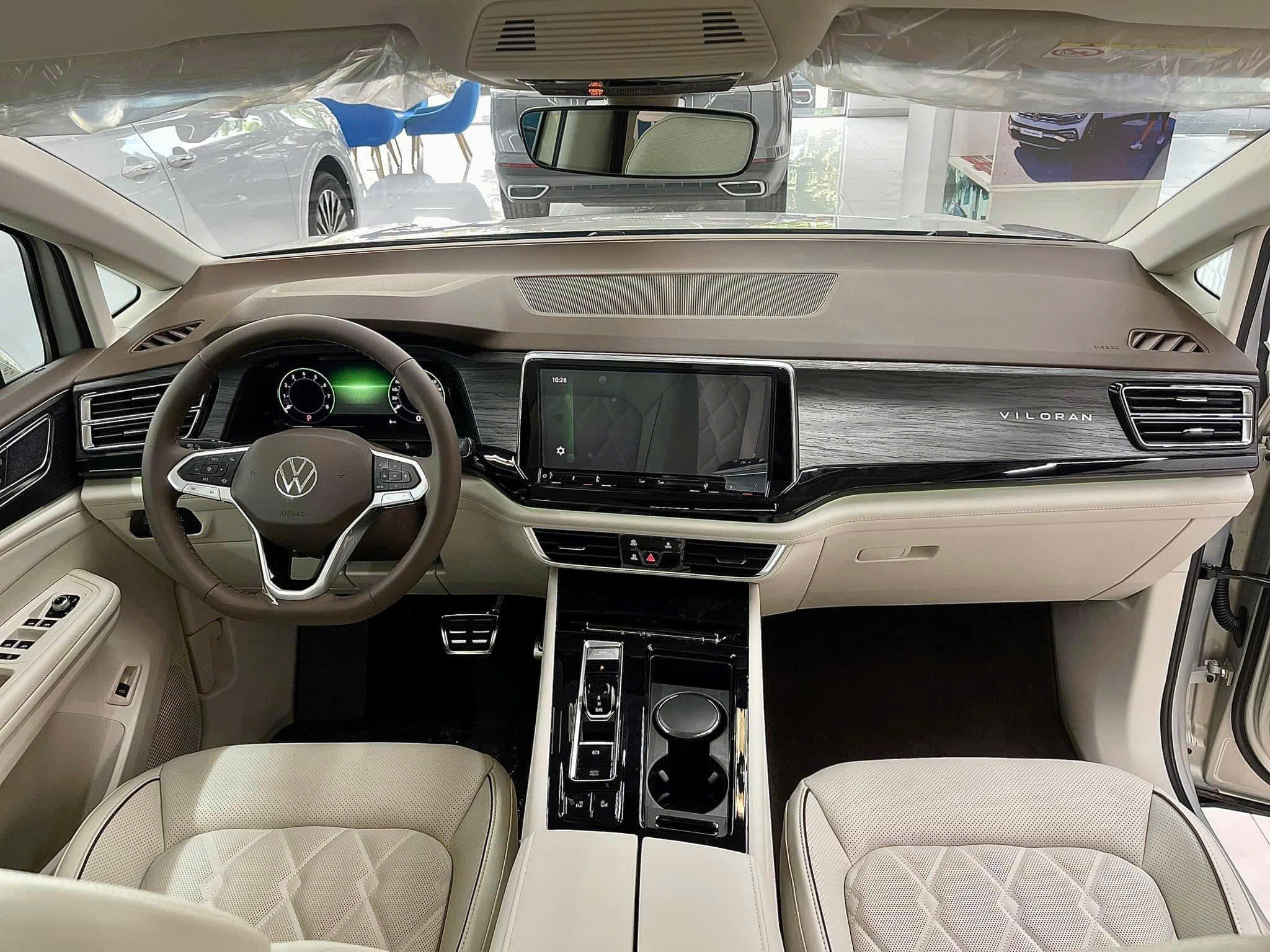 Khoang lái Volkswagen Viloran Luxury 2026 với màn hình Digital Cockpit và nội thất cao cấp