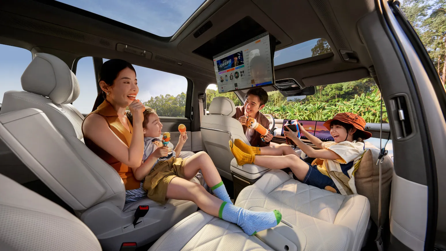 Ghế thương gia hàng 2 Volkswagen ID. ERA 9X 2026 được thiết kế theo tiêu chuẩn hạng thương gia với khả năng chỉnh điện đa hướng, massage, sưởi và làm mát ghế. Không gian rộng rãi cùng bệ đỡ chân giúp hành khách tận hưởng sự thoải mái tối đa trên mọi hành trình.