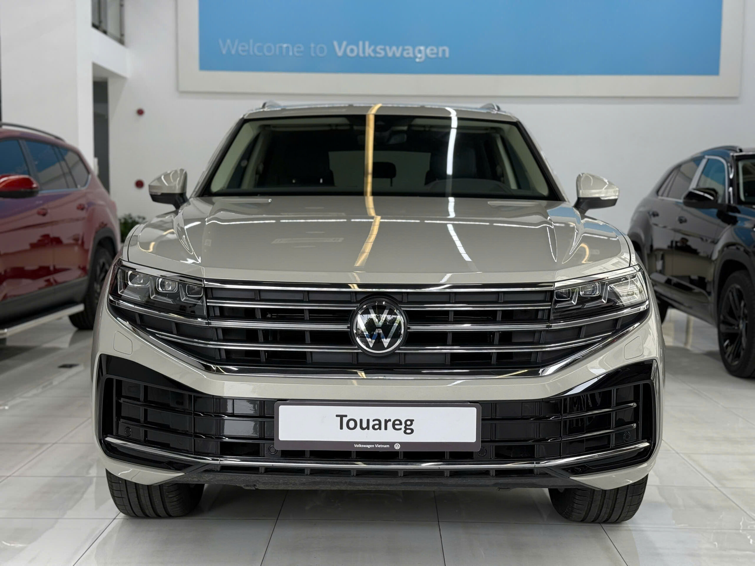 Volkswagen Touareg Highline 2026 chính hãng. SUV hạng sang nhập khẩu với thiết kế hiện đại, nội thất cao cấp, động cơ mạnh mẽ và công nghệ an toàn tiên tiến.