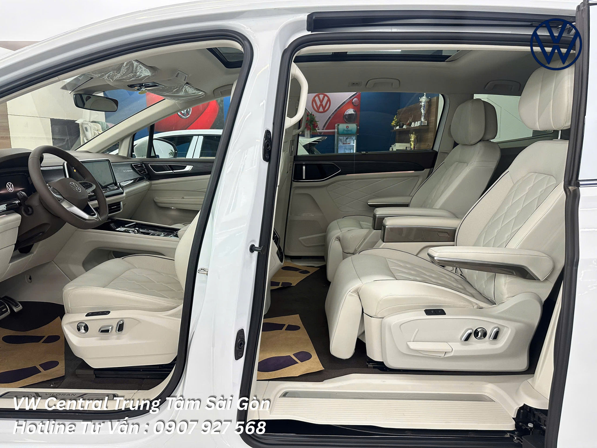 Volkswagen Viloran Luxury màu trắng 2026