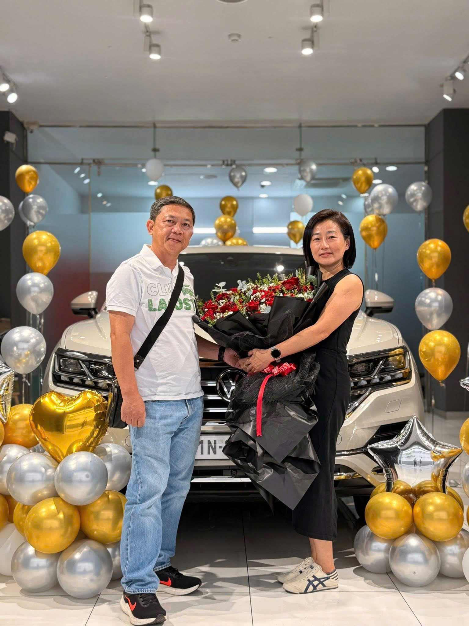 Lễ bàn giao Volkswagen Touareg Luxury 2026 màu vàng be tại Volkswagen Central