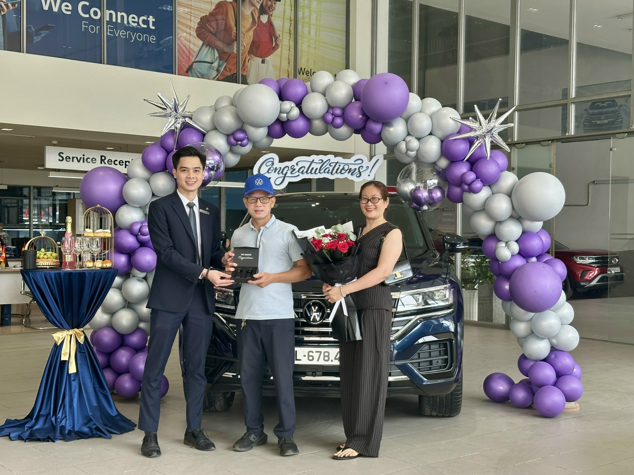 Lễ bàn giao Volkswagen Touareg Luxury 2026 màu xanh chính hãng tại Volkswagen Central