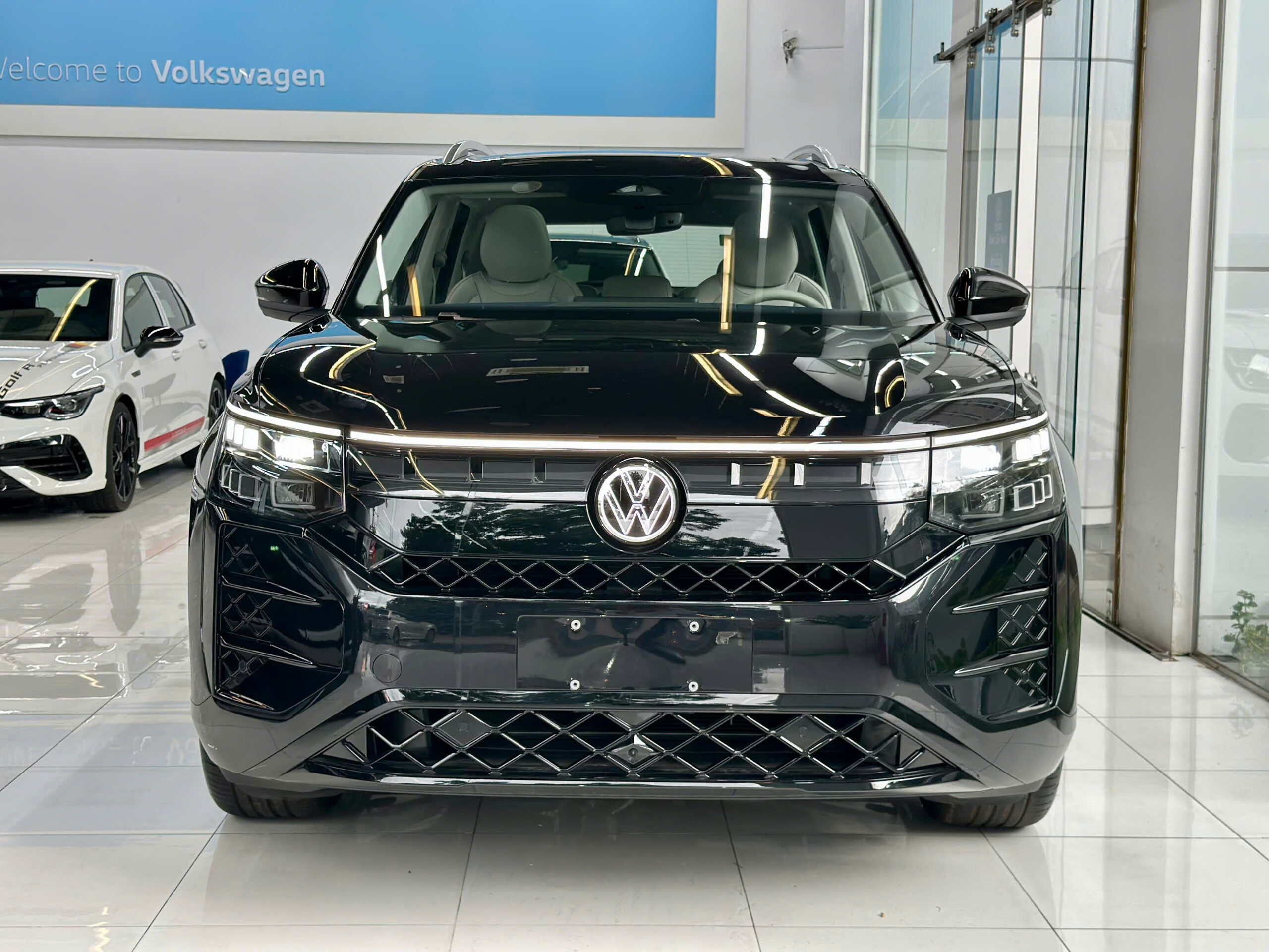 Thiết kế đầu xe Volkswagen Teramont Pro 2026 hiện đại và mạnh mẽ