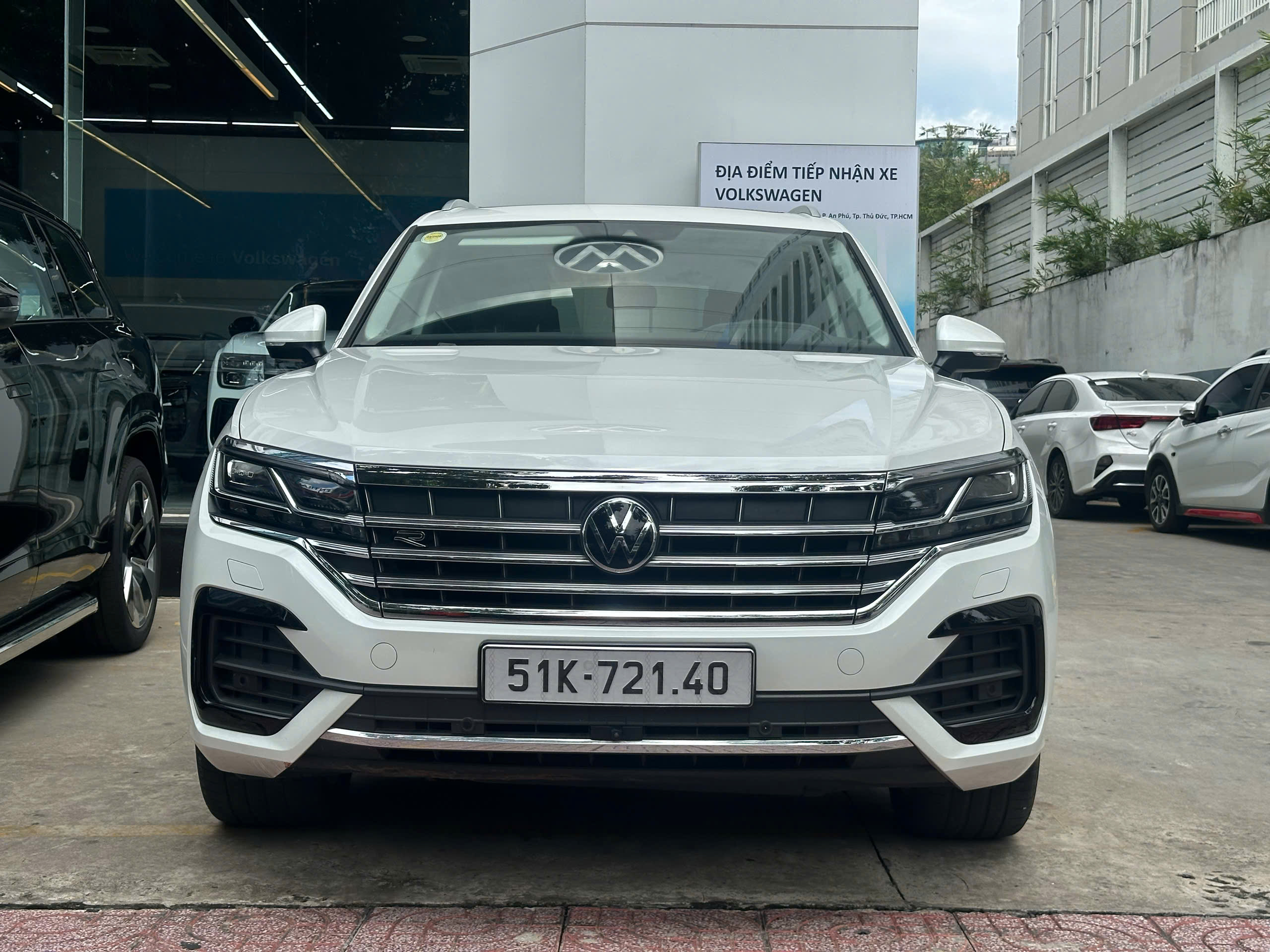 Volkswagen Touareg Luxury 2026 màu trắng SUV hạng sang 5 chỗ chính hãng